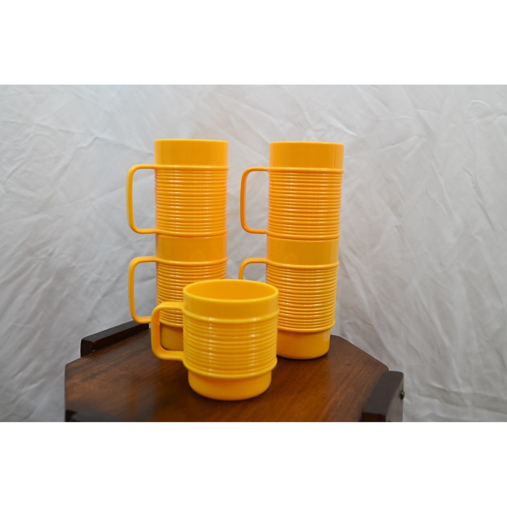 Vintage Rubbermaid Yellow Ribbed Melamine Mugs Set of 5 USA 3829 3819